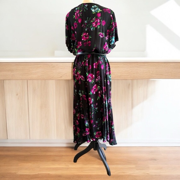 Woman Within-NWT 3X black/pink floral rayon V-neck crinkle dress. New with tags! - Picture 5 of 13
